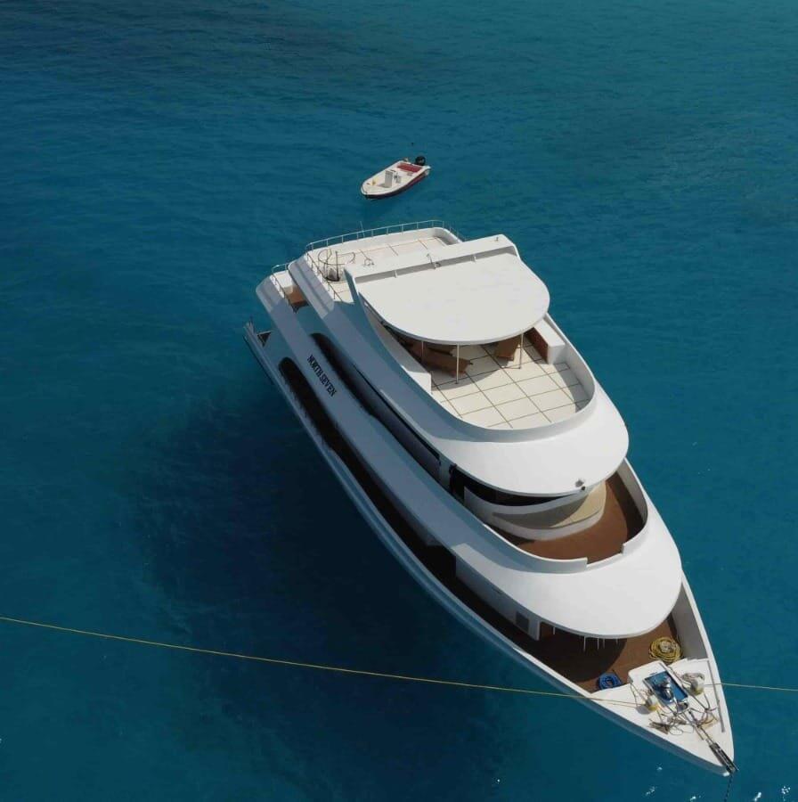 Luxury motor yacht 