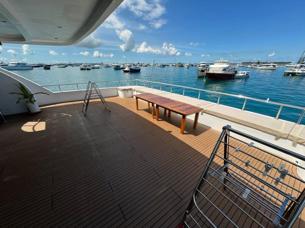 Luxury motor yacht 