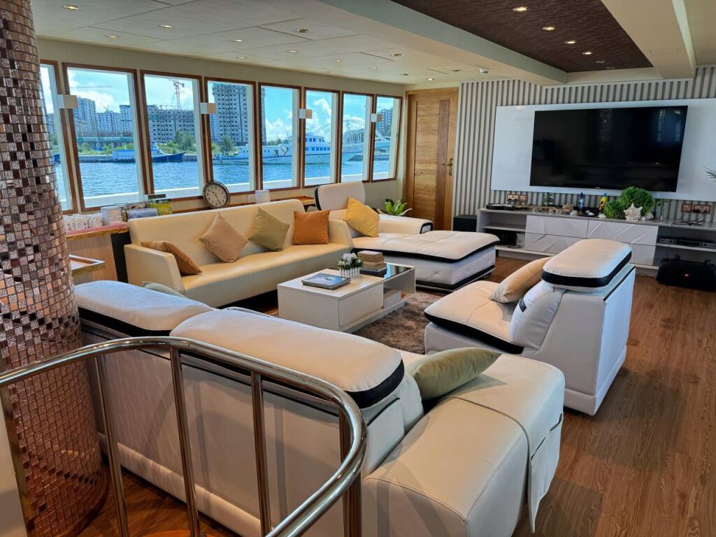 Luxury motor yacht 