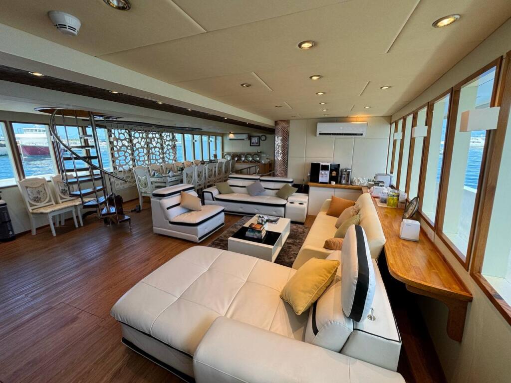 Luxury motor yacht 