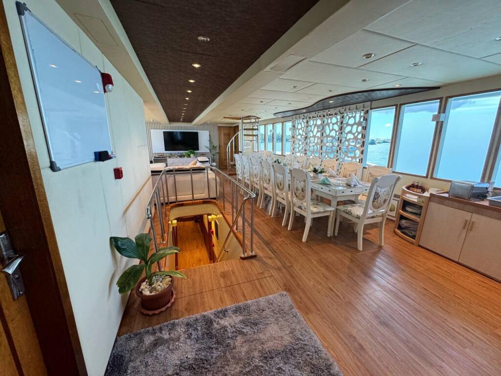 Luxury motor yacht 