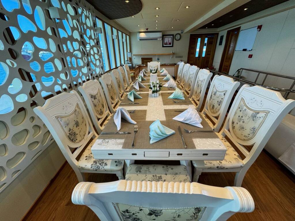 Luxury motor yacht 