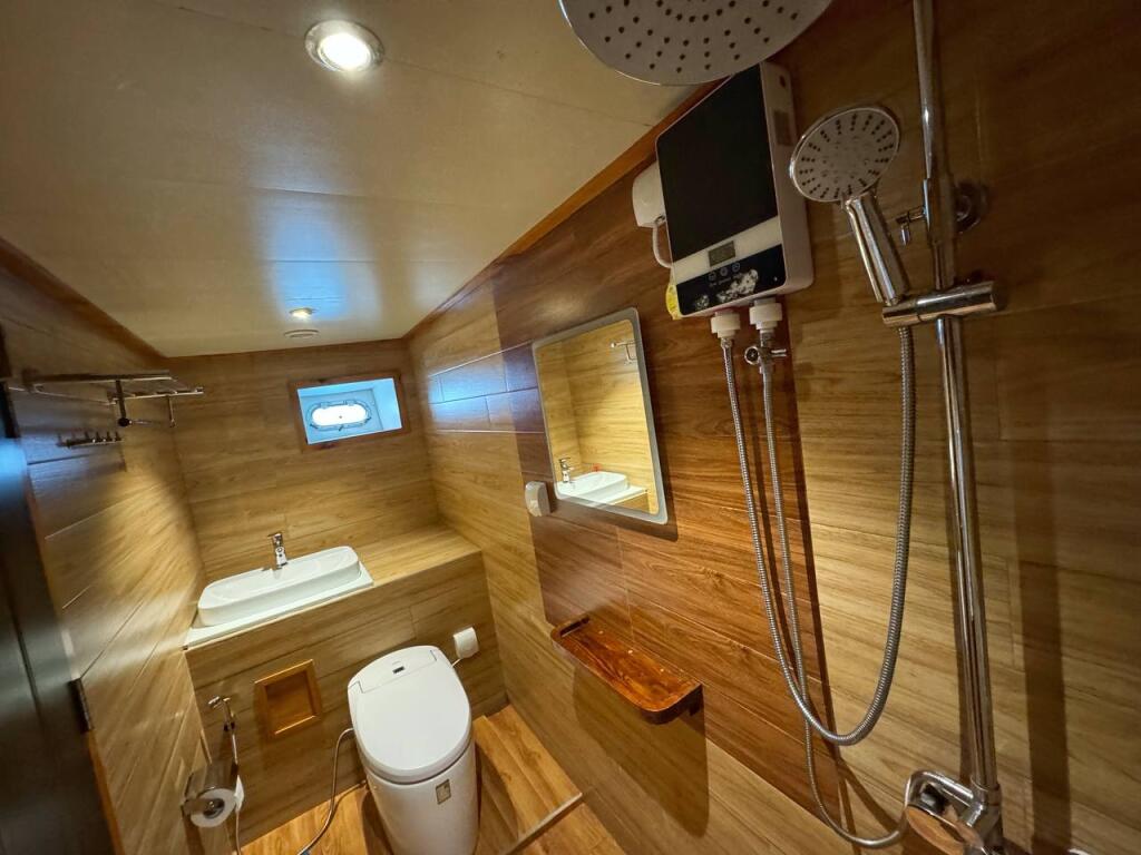 Luxury motor yacht 