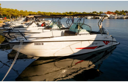 Motor boat 