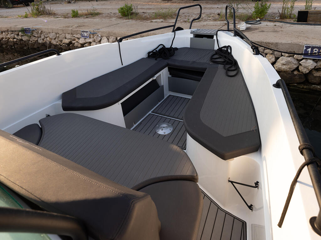 Motor boat 