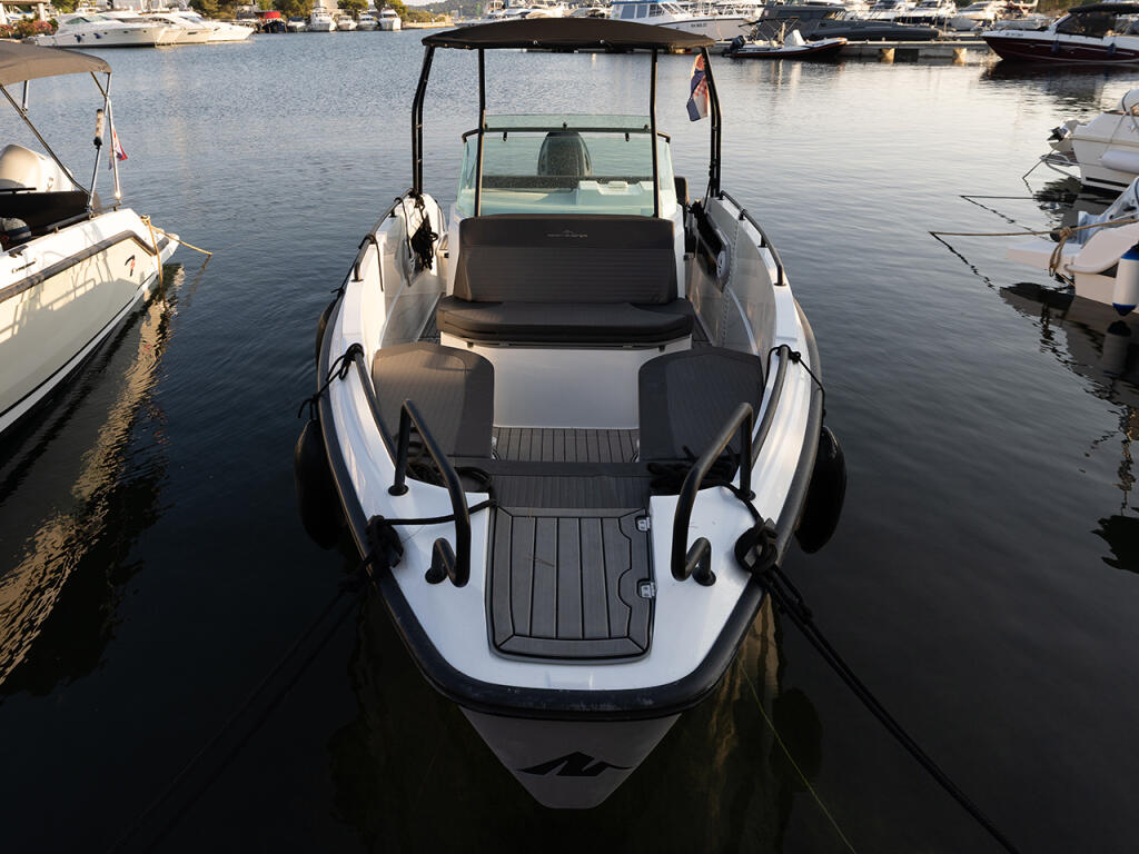 Motor boat 