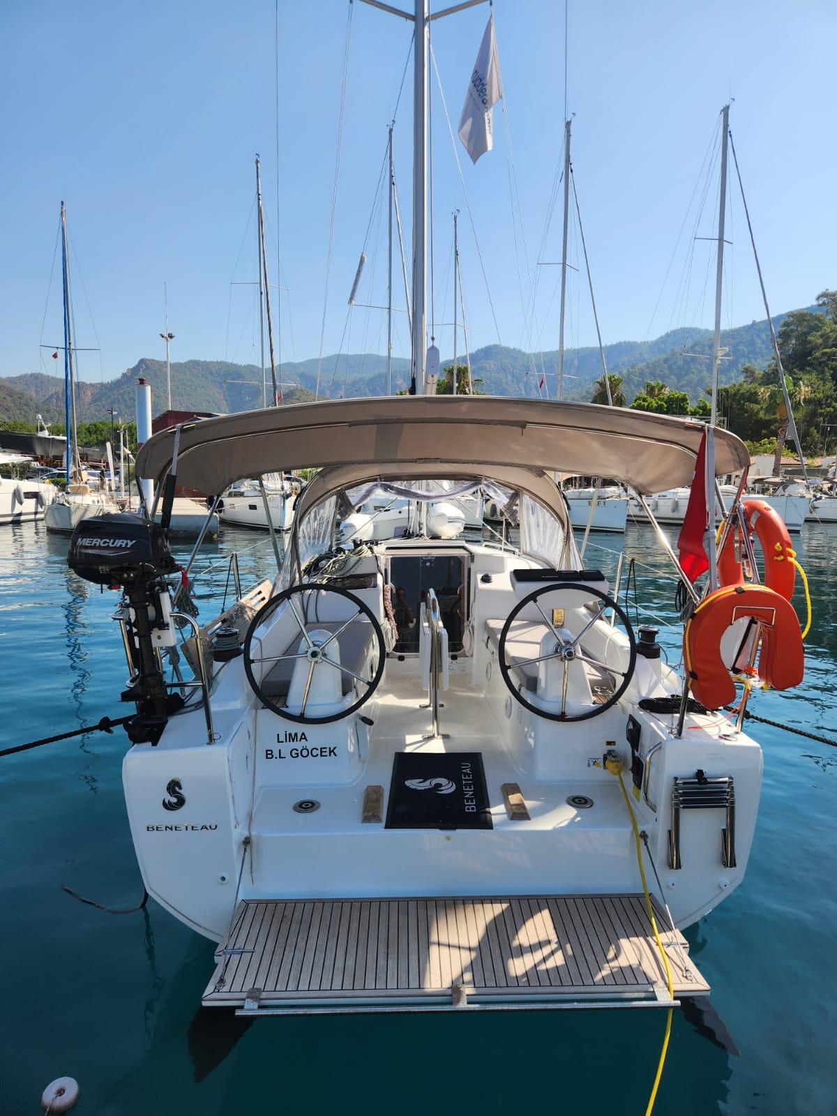 Sailing yacht 