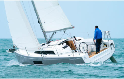 Sailing yacht 