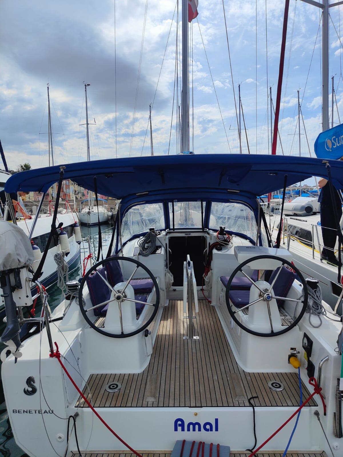 Sailing yacht 