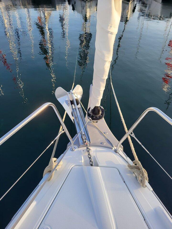 Sailing yacht 