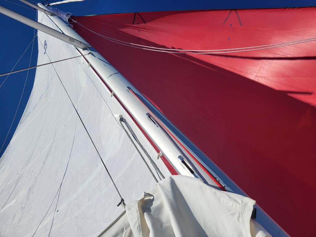 Sailing yacht 