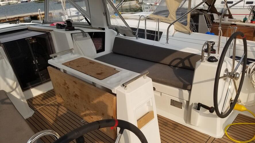 Sailing yacht 