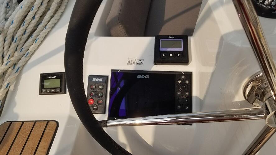 Sailing yacht 