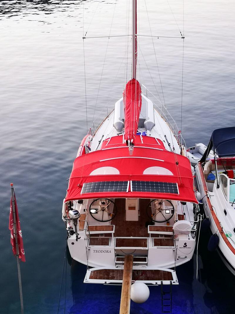 Sailing yacht 