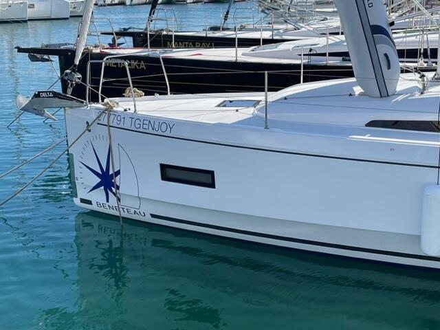 Sailing yacht 
