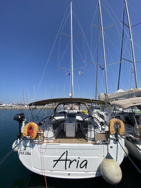 Sailing yacht 