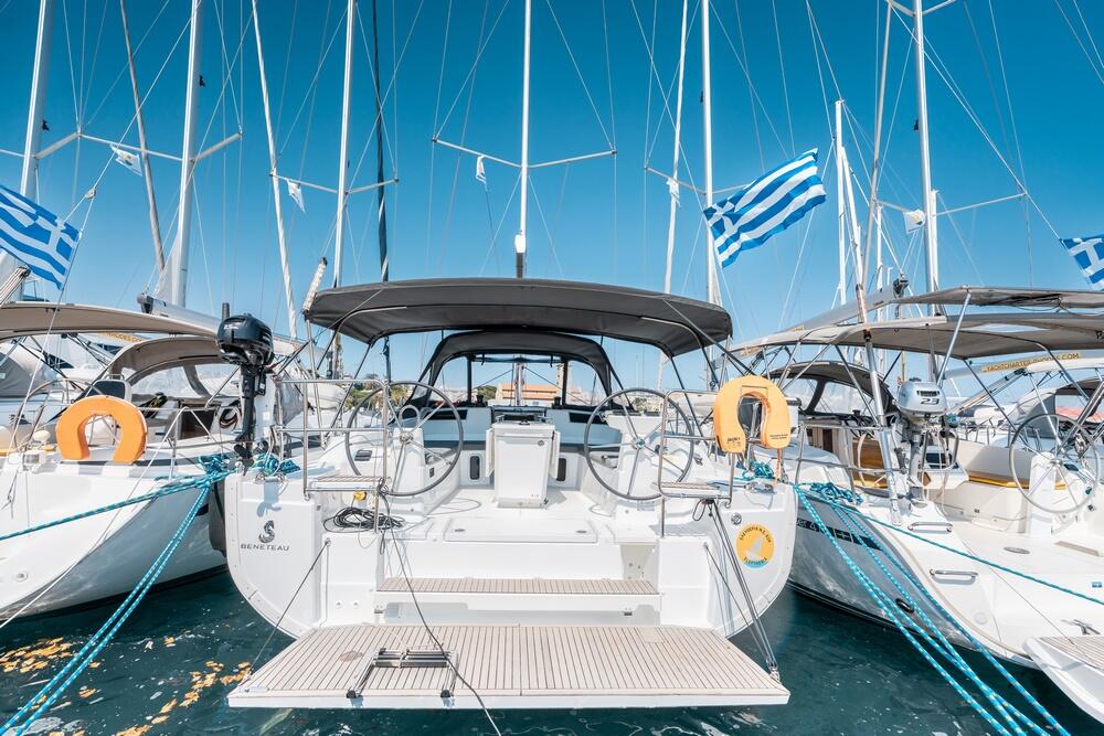 Sailing yacht 