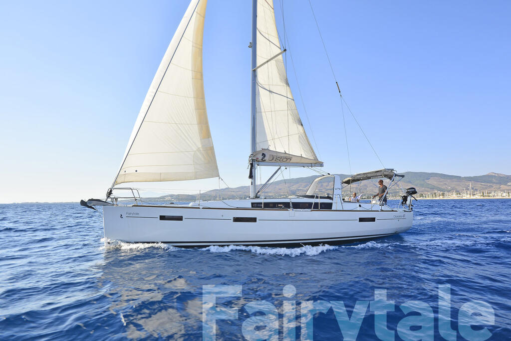 Sailing yacht 