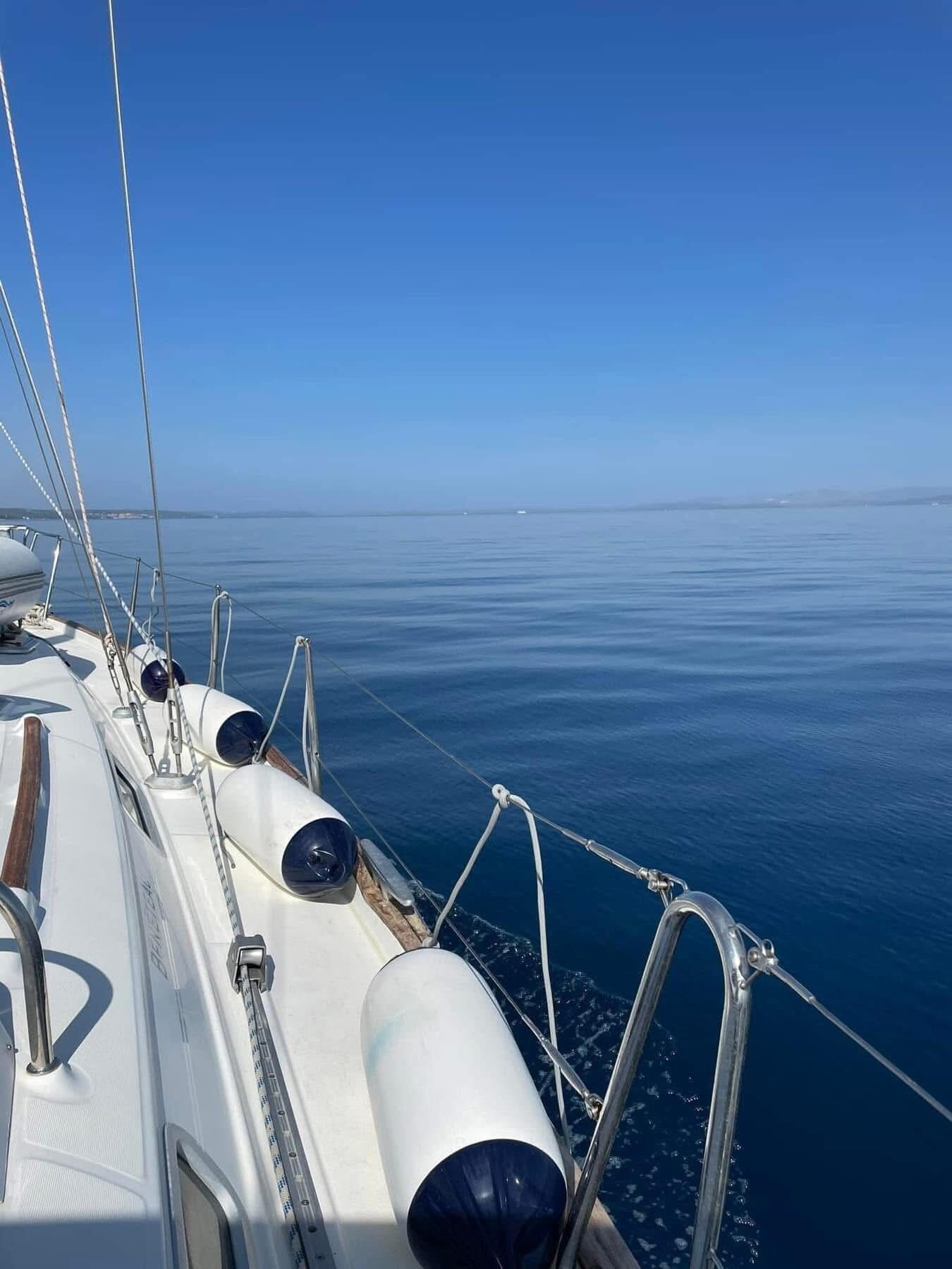 Sailing yacht 