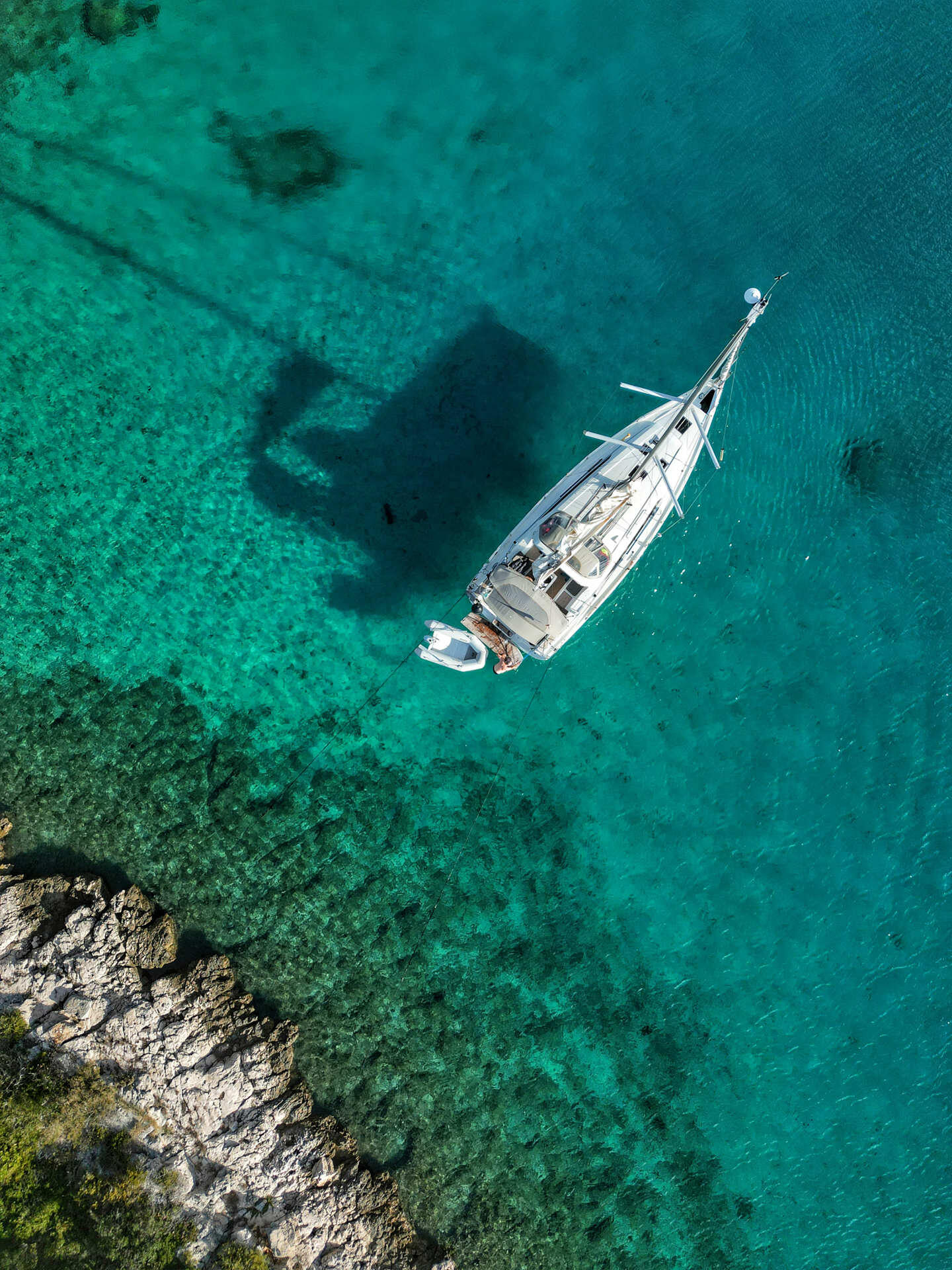 Sailing yacht 