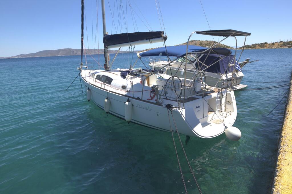 Sailing yacht 