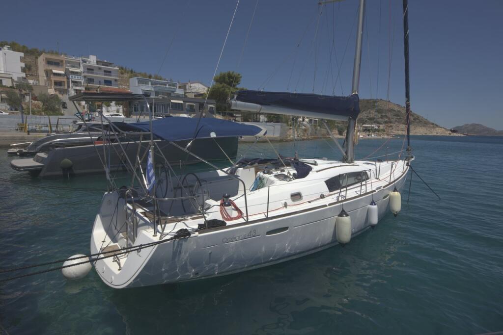 Sailing yacht 