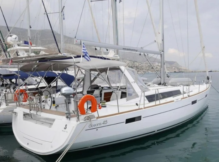 Sailing yacht 