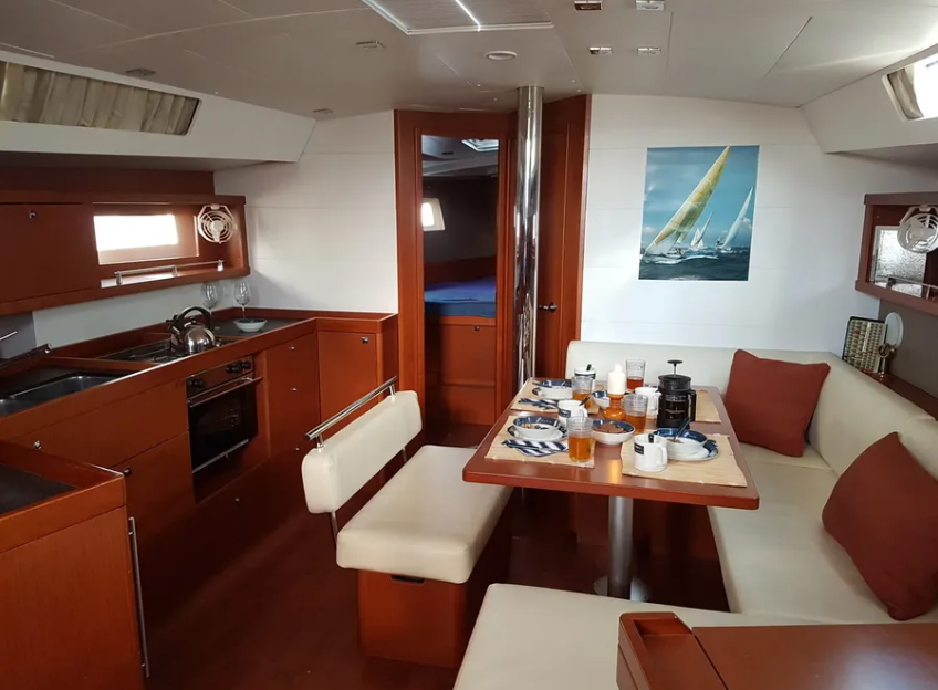 Sailing yacht 