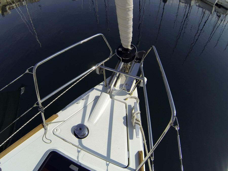 Sailing yacht 