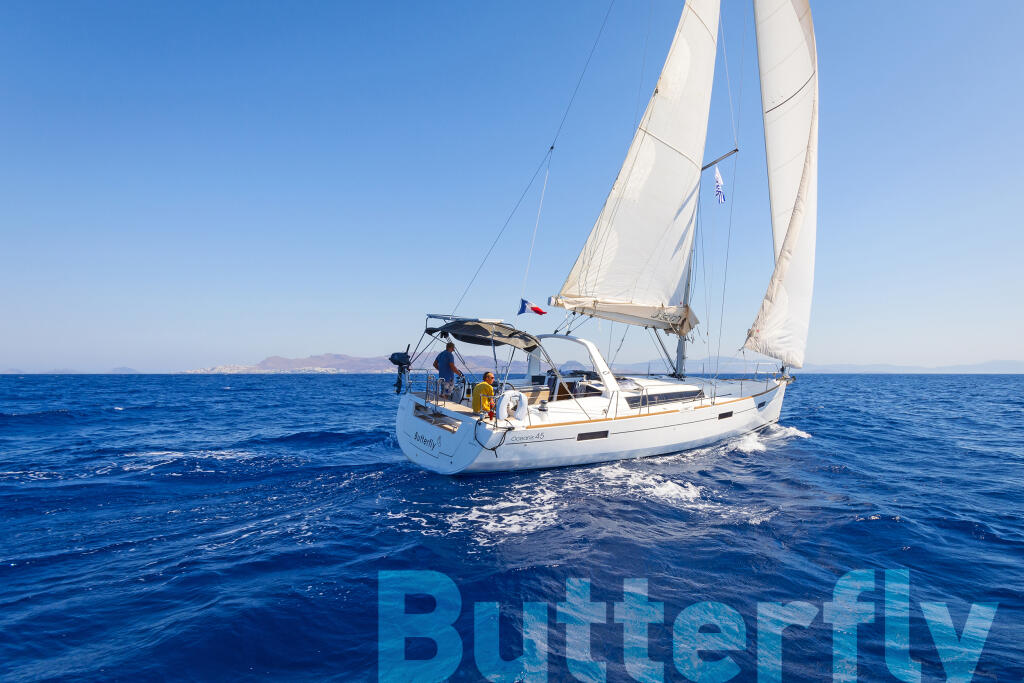 Sailing yacht 