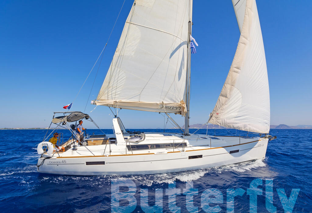 Sailing yacht 