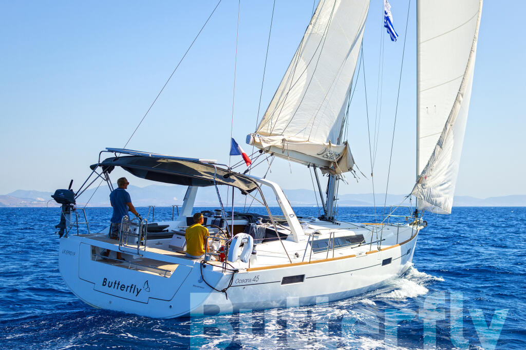 Sailing yacht 