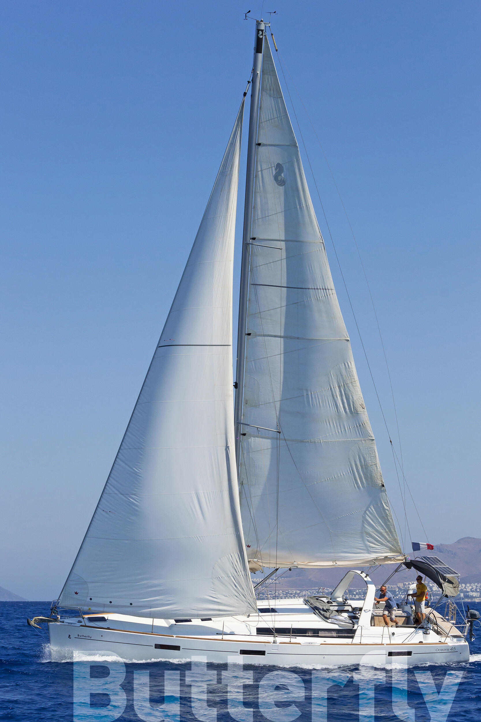 Sailing yacht 