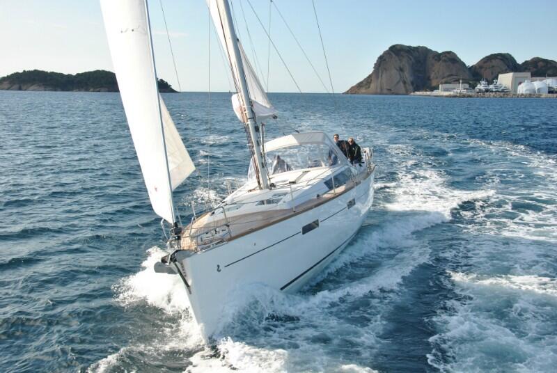 Sailing yacht 