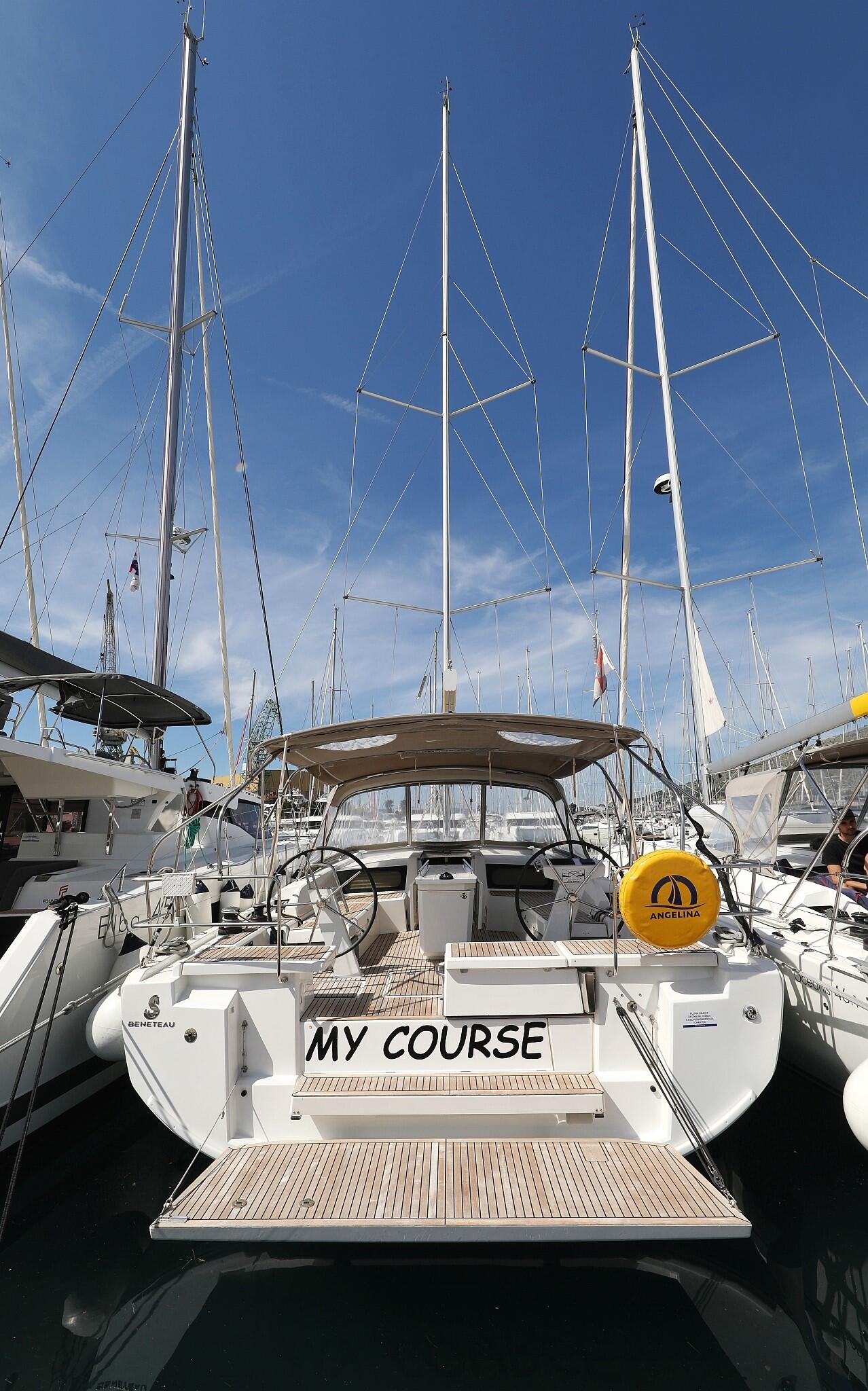 Sailing yacht 
