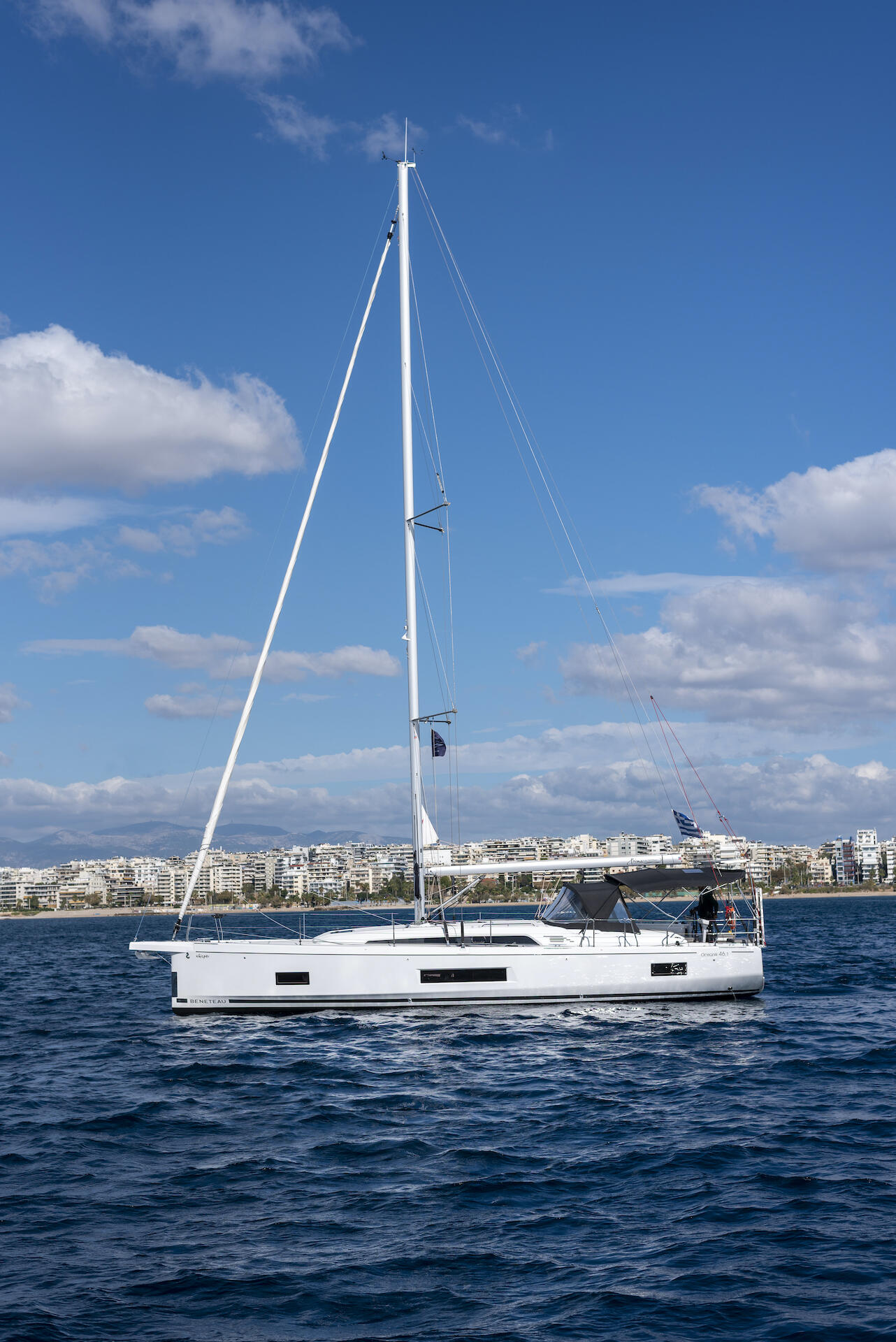 Sailing yacht 