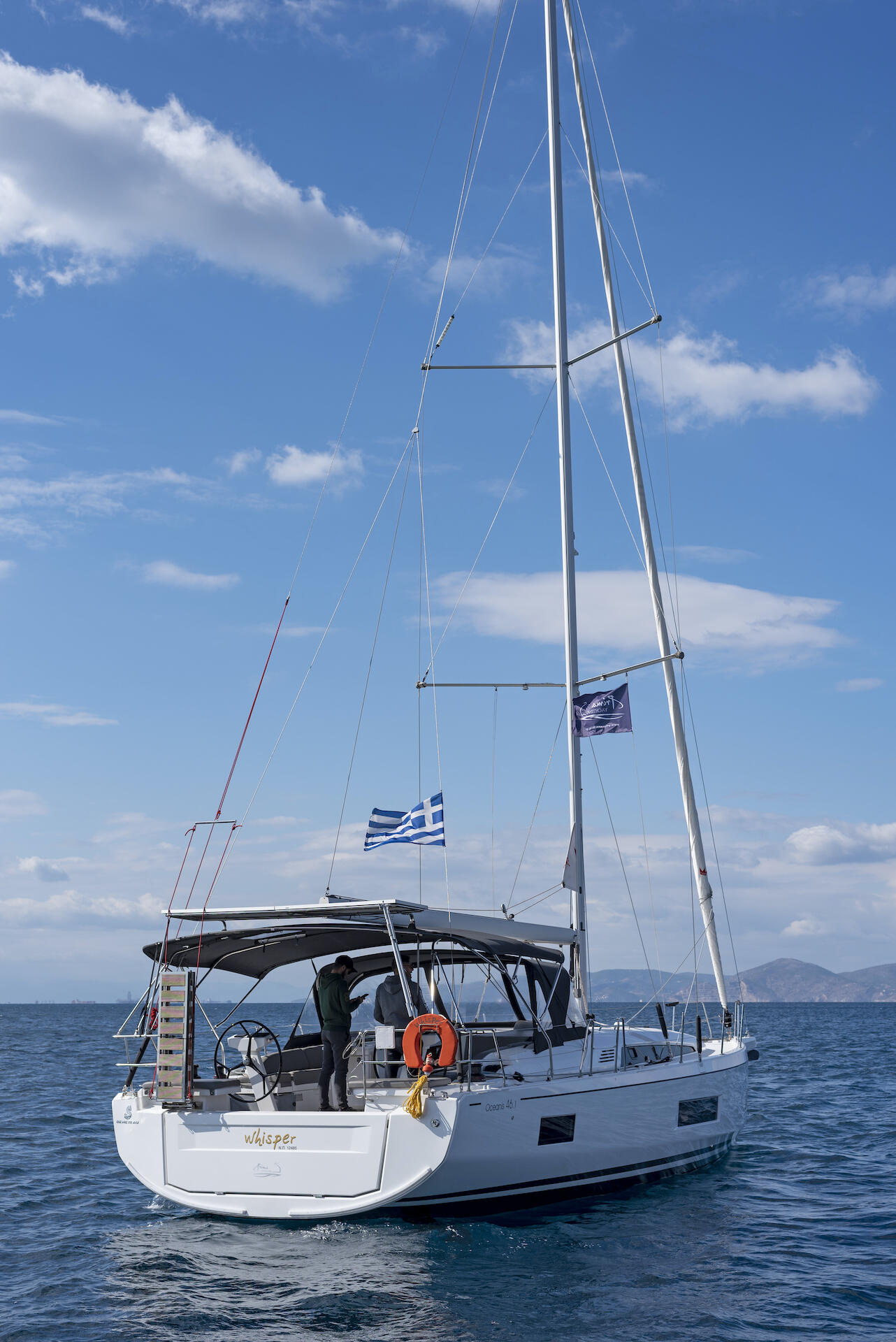 Sailing yacht 