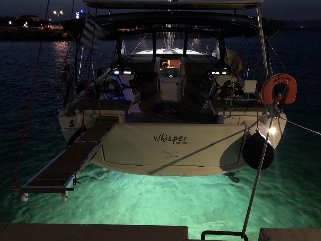 Sailing yacht 