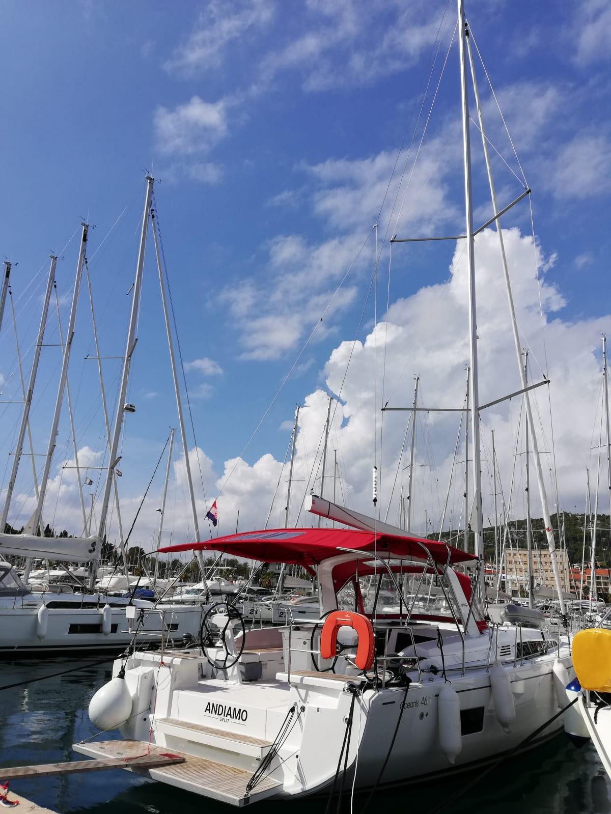 Sailing yacht 