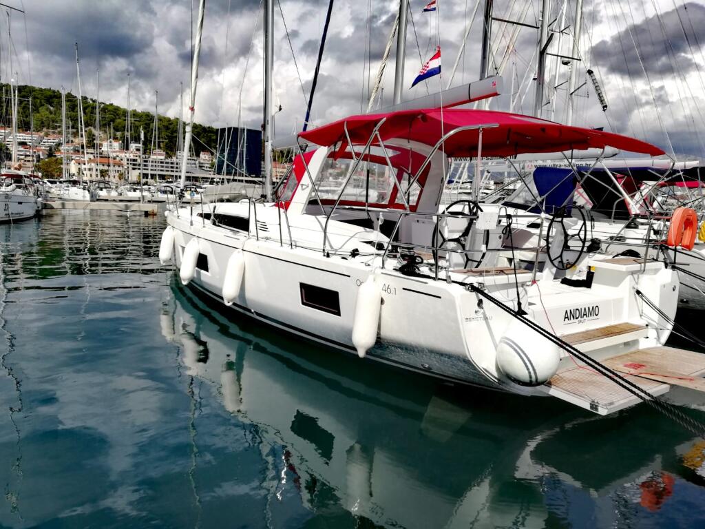 Sailing yacht 