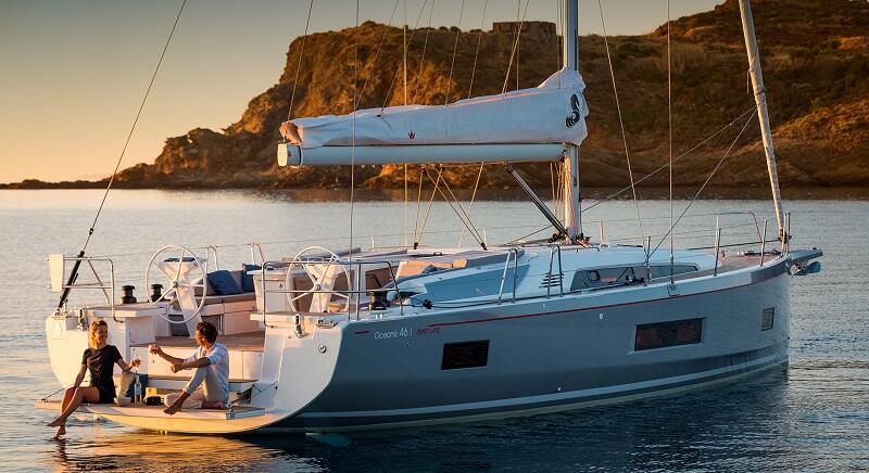 Sailing yacht 