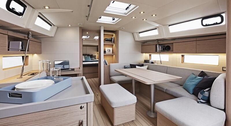 Sailing yacht 
