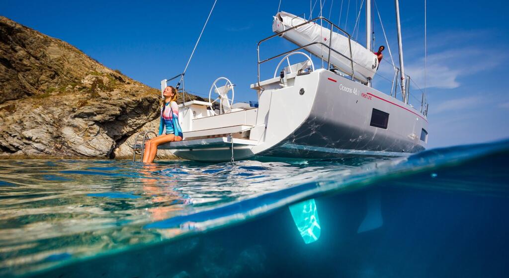 Sailing yacht 