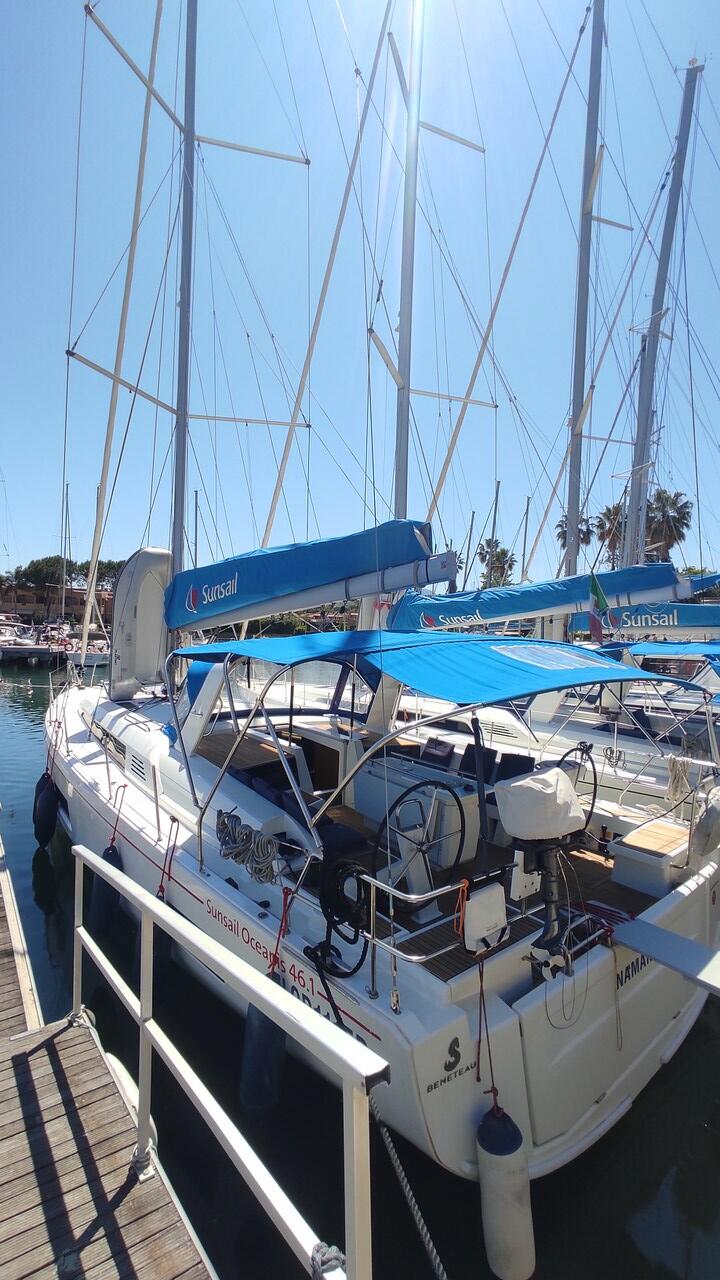 Sailing yacht 
