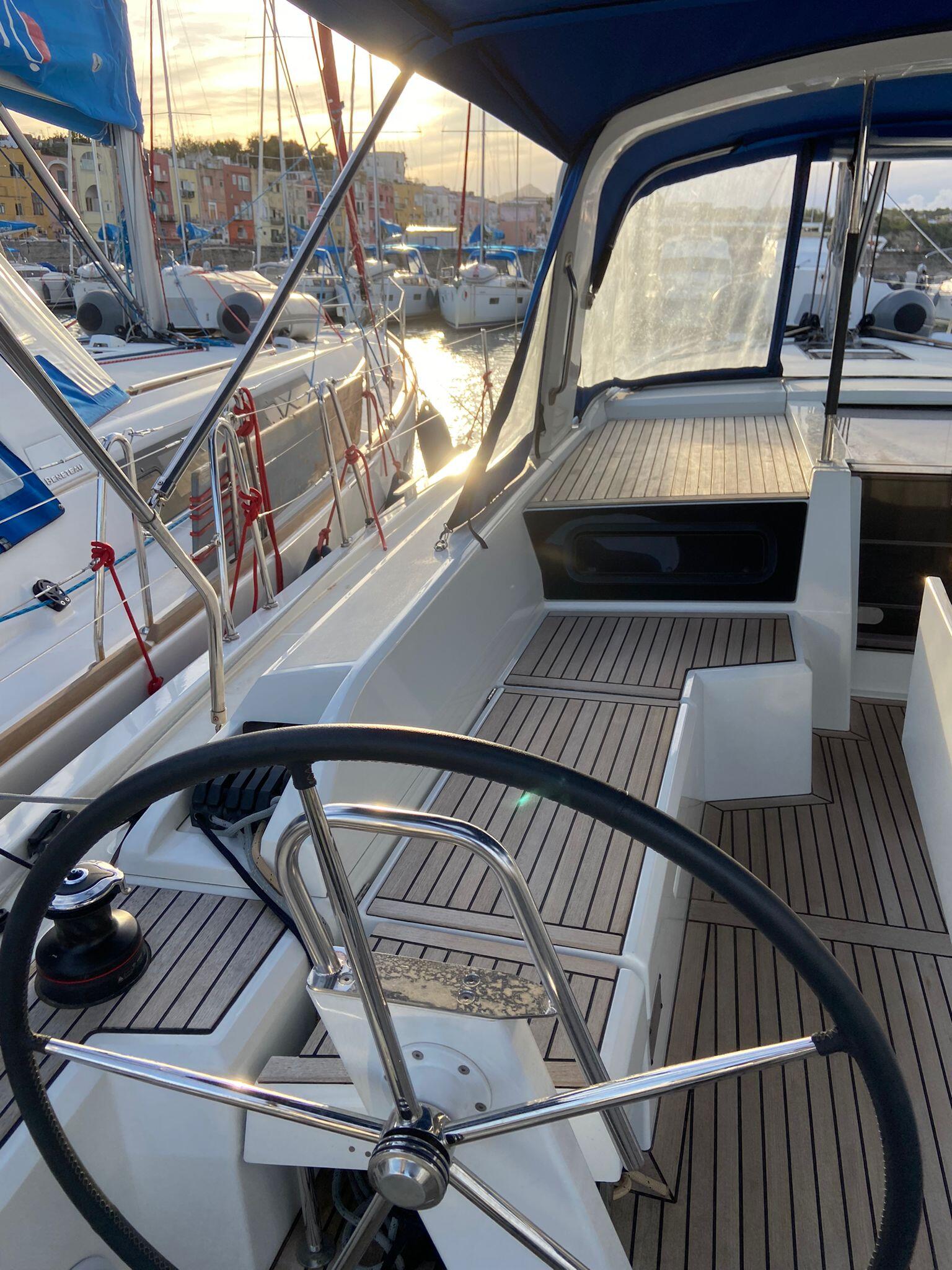 Sailing yacht 