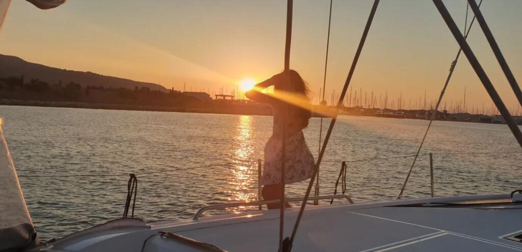Sailing yacht 
