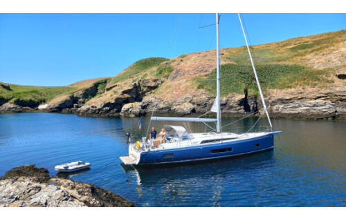 Sailing yacht 