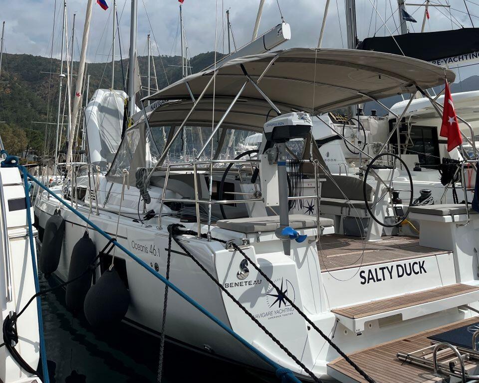 Sailing yacht 