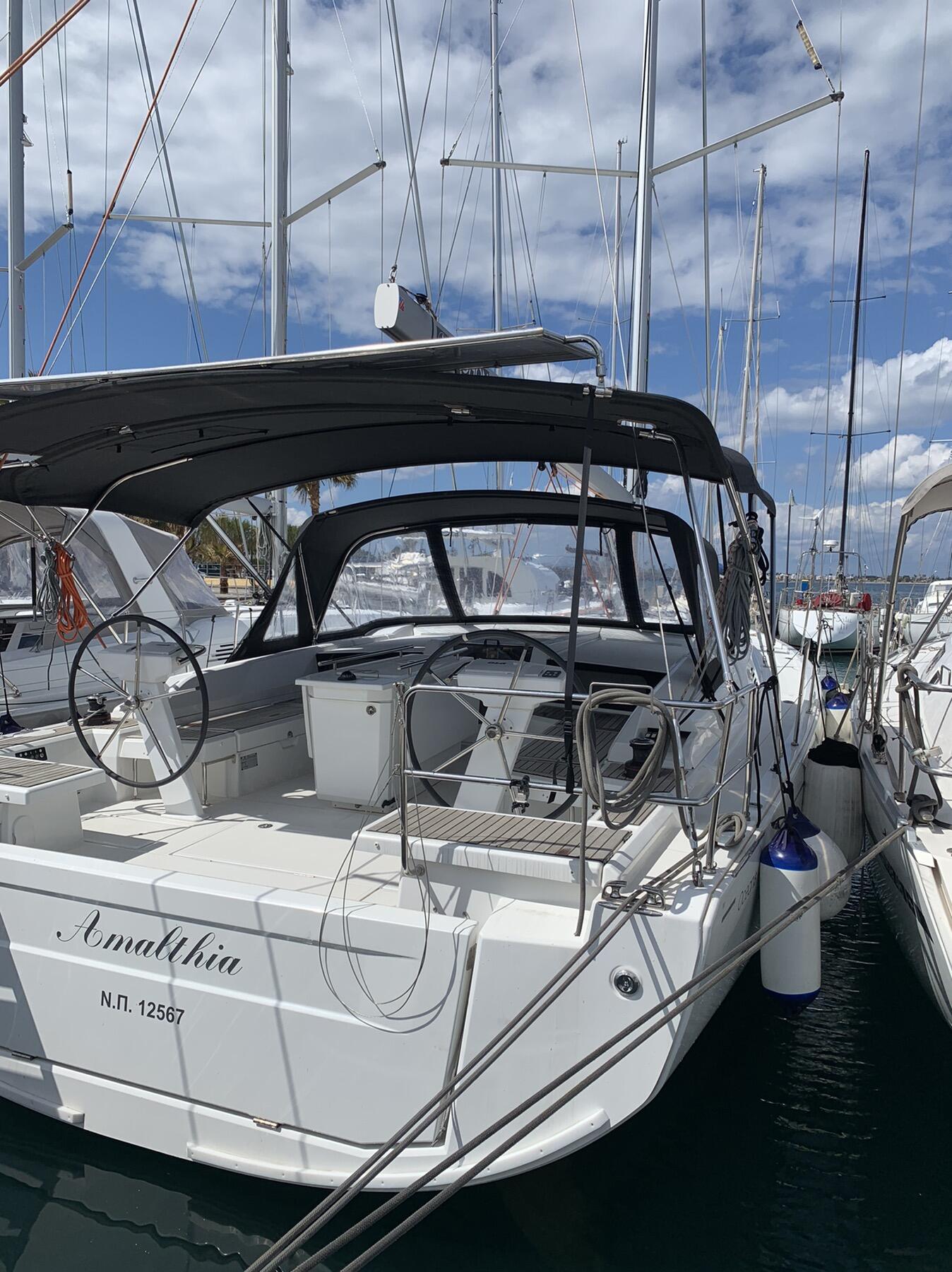Sailing yacht 