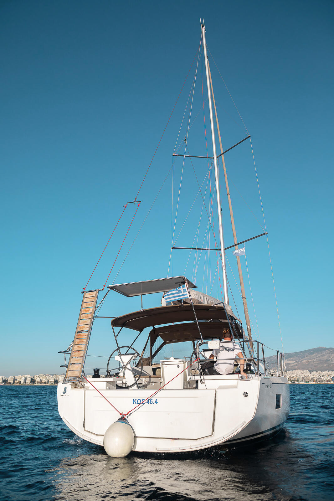Sailing yacht 